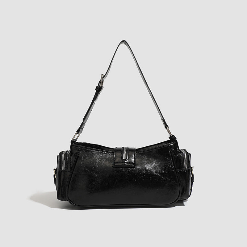 Sac à main rétro – design structuré et détails métalliques