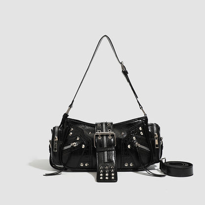 Sac à main rétro – design structuré et détails métalliques