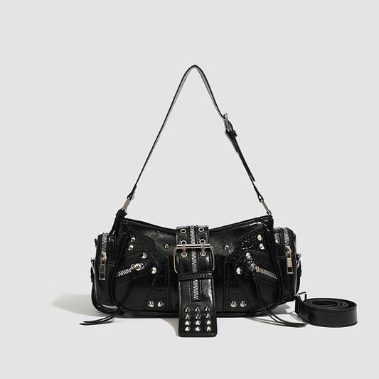 Sac à main rétro – design structuré et détails métalliques