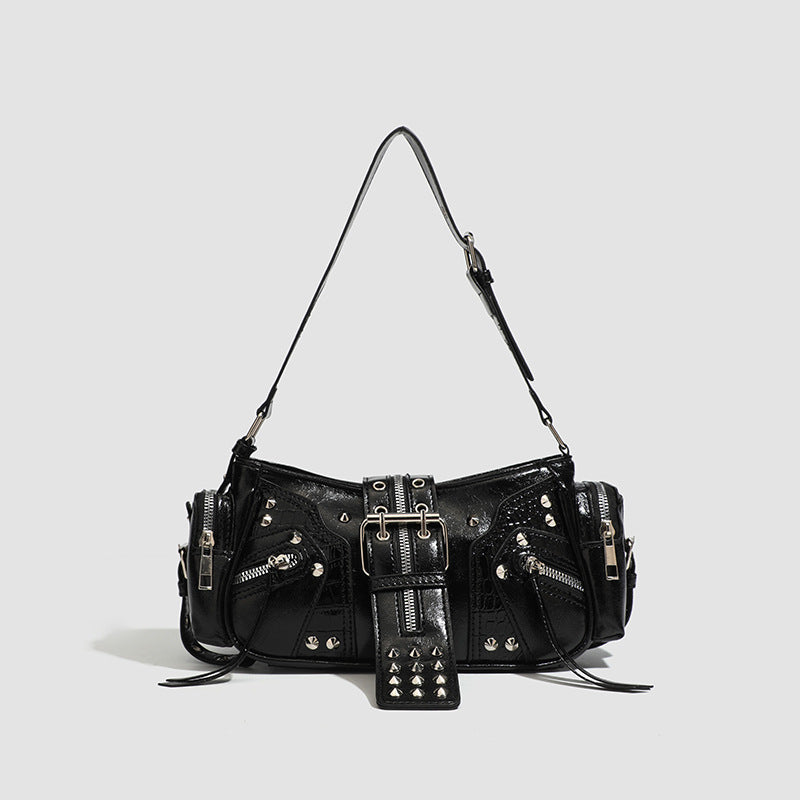 Sac à main rétro – design structuré et détails métalliques