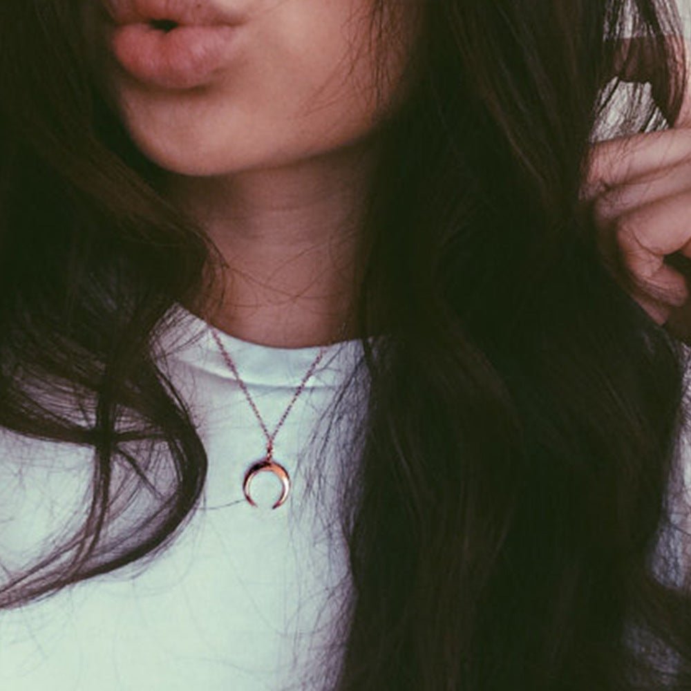 Collier pendentif demi-lune femme”