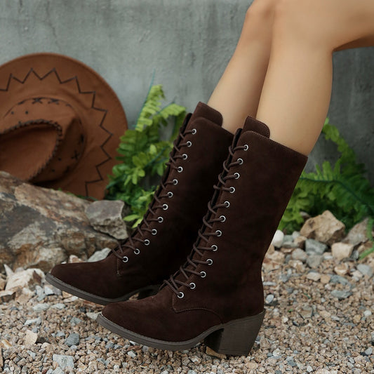 Bottines à lacets en suède – silhouette élancée et allure affirmée